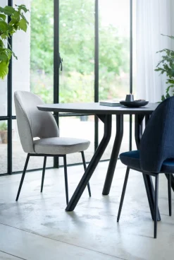 Best XOOON Arvada ovale eiken eettafel met zwart metalen poten 190x100cm