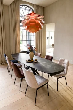 XOOON Aurora velours eetkamerstoel met zwart metalen frame