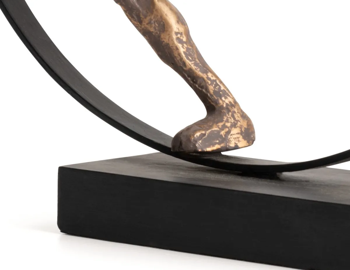 Best XOOON Climbing beeld (H33cm) in de kleur Goud - COCOmaison