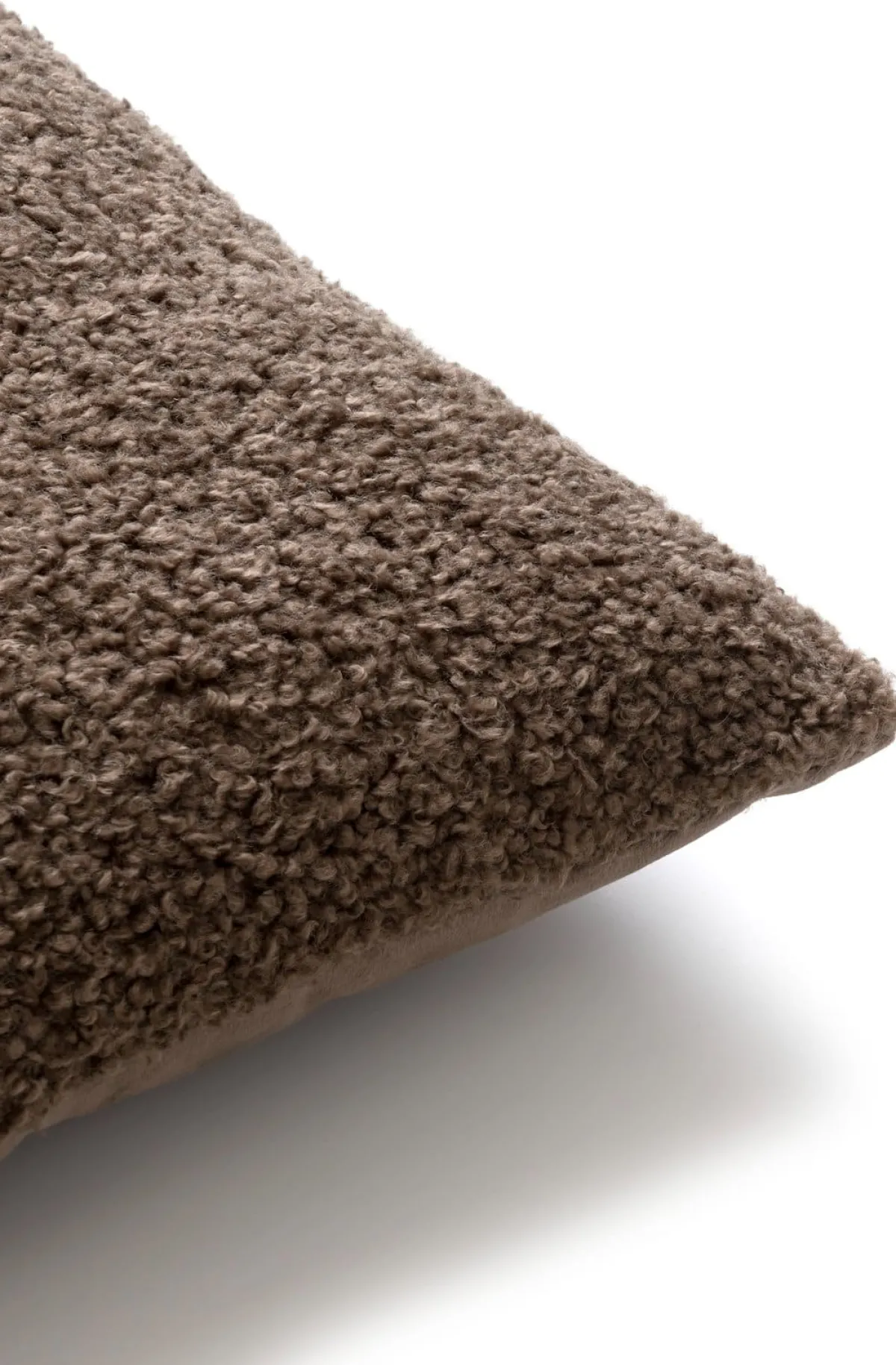 Online XOOON Teddy kussen 30x50cm in de kleur Bruin - COCOmaison