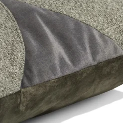 Discount XOOON Timeless Aria kussen 45x45cm in de kleur Olijf - COCOmaison