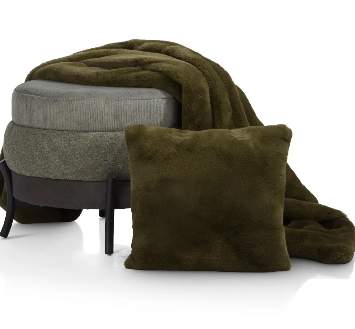 Online XOOON Timeless Evie plaid 130x160cm in de kleur Olijf - COCOmaison