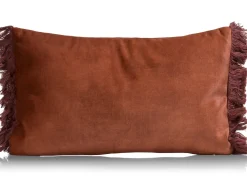 Best XOOON Timeless Mila kussen 30x50cm in de kleur Koper - COCOmaison