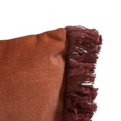 Best XOOON Timeless Mila kussen 30x50cm in de kleur Koper - COCOmaison