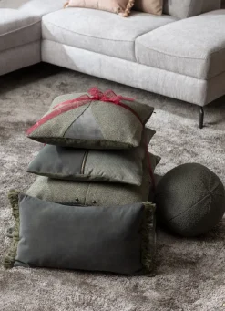 Sale XOOON Timeless Mila kussen 30x50cm in de kleur Olijf - COCOmaison