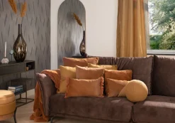 Online XOOON Timeless Scarlett kussen in de kleur Geel - COCOmaison