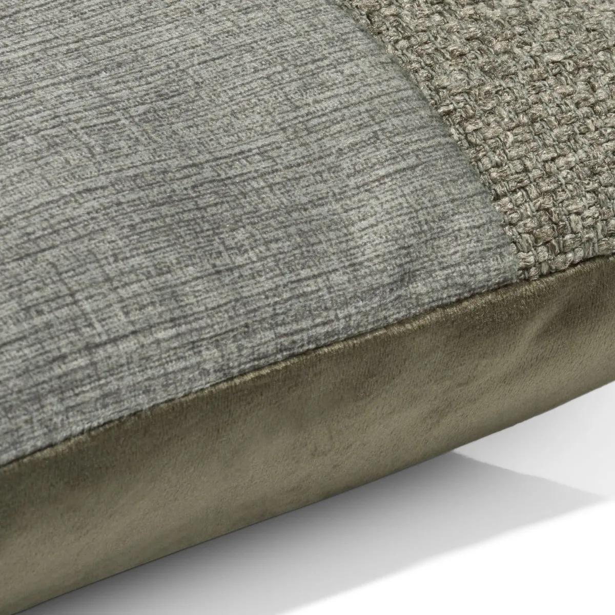 Clearance XOOON Timeless Scarlett kussen 30x50cm in de kleur Olijf - COCOmaison