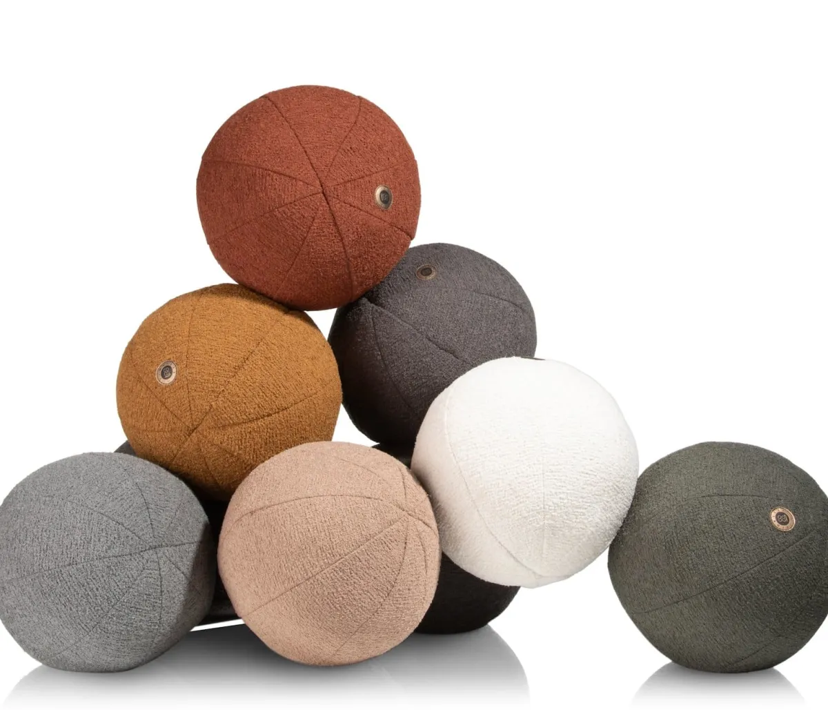 Outlet XOOON Timeless Scott kussen dia 25cm in de kleur Camel - COCOmaison