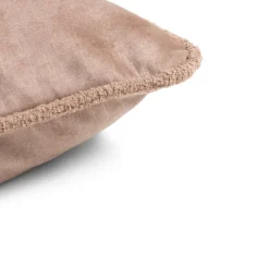 Discount XOOON Timeless Sean kussen 60x60cm in de kleur Camel - COCOmaison