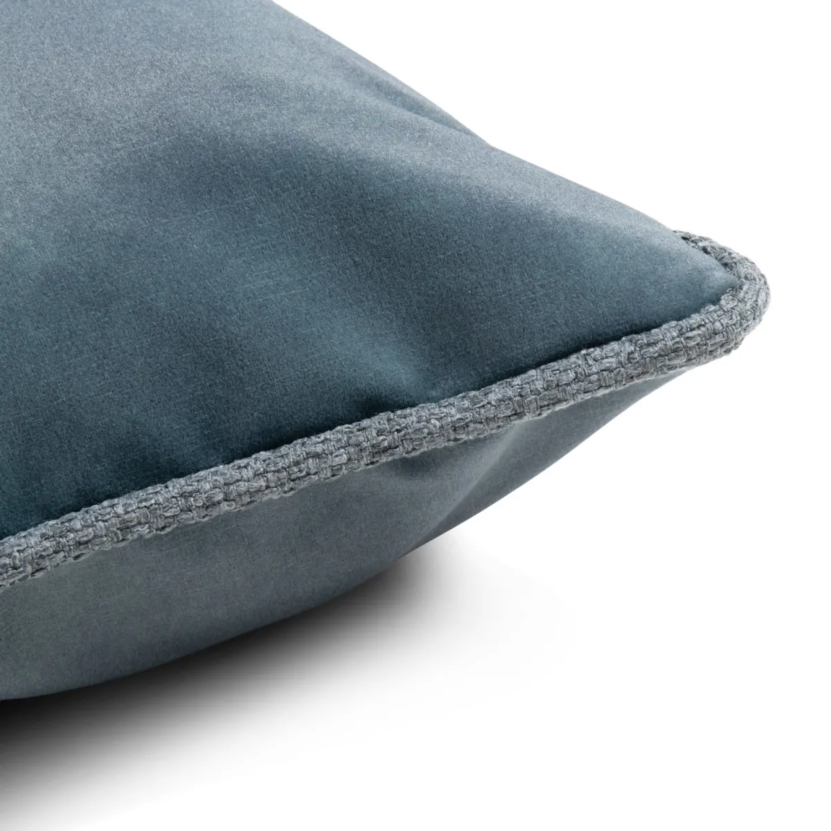 Online XOOON Timeless Sean kussen 60x60cm in de kleur Blauw - COCOmaison