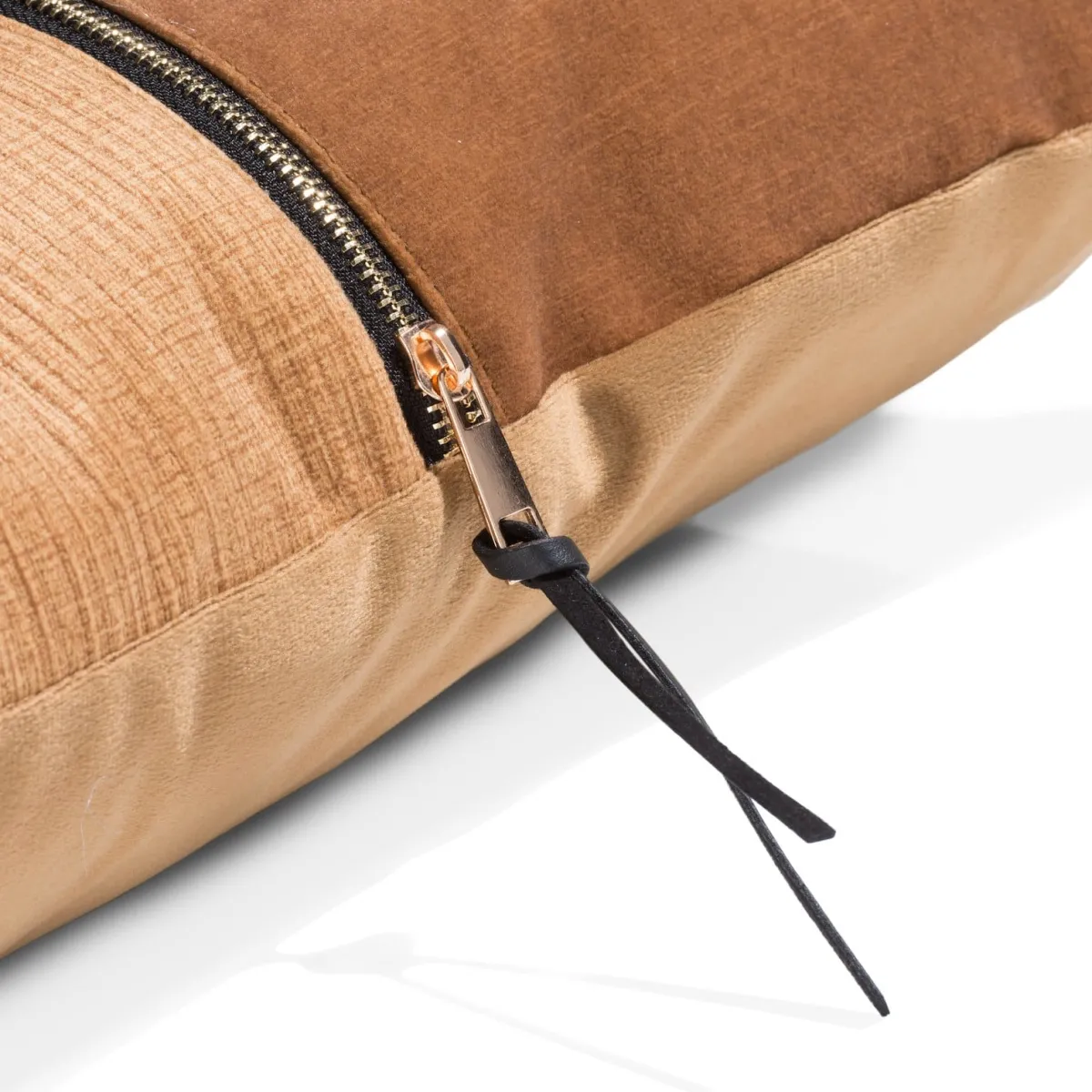 Outlet XOOON Timeless Sofia kussen 45x45cm in de kleur Geel - COCOmaison