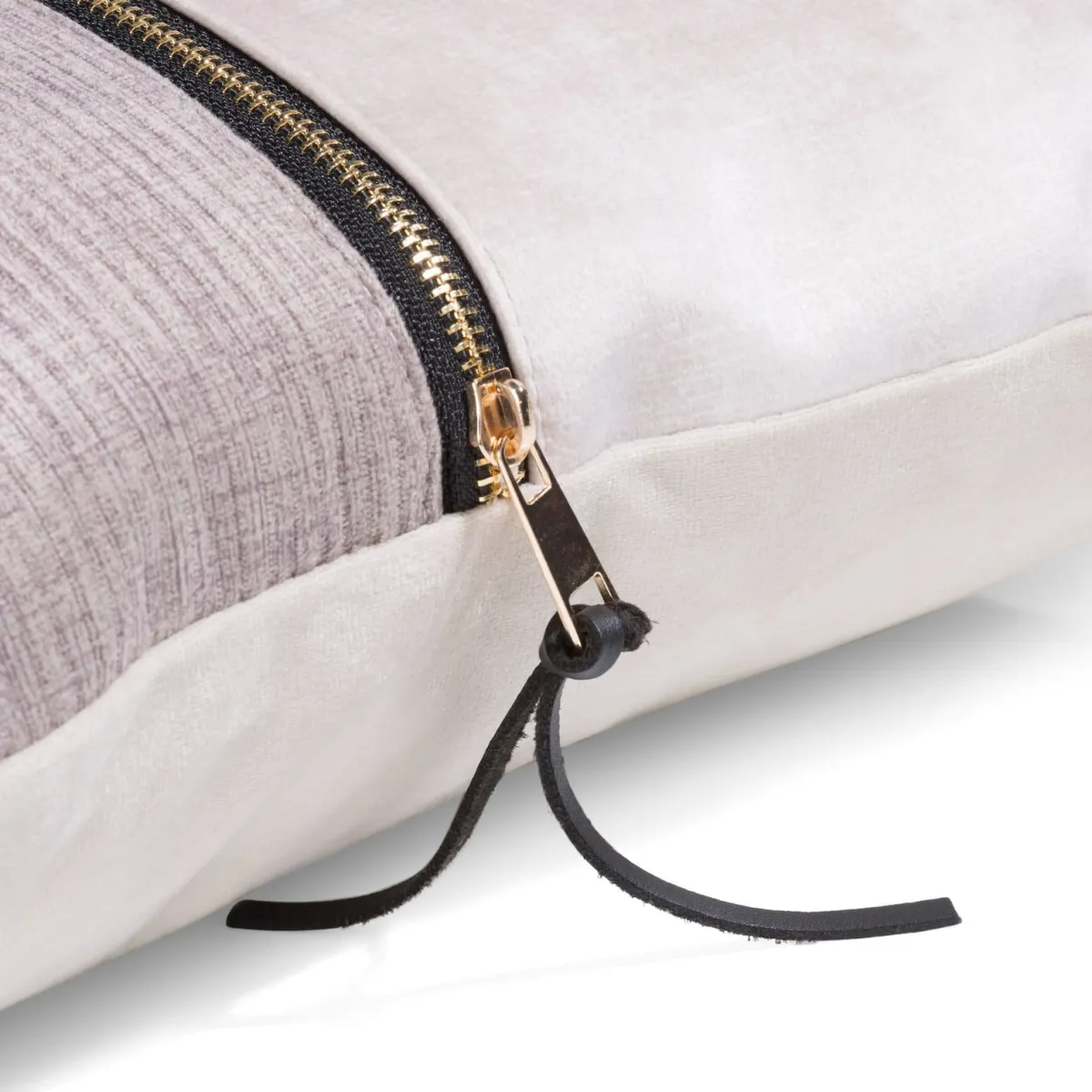 Online XOOON Timeless Sofia kussen 45x45cm in de kleur Beige - COCOmaison