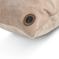 Online XOOON Timeless Sofia kussen 45x45cm in de kleur Camel - COCOmaison