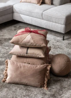 Online XOOON Timeless Sofia kussen 45x45cm in de kleur Camel - COCOmaison