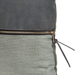 Discount XOOON Timeless Sofia kussen 45x45cm in de kleur Olijf - COCOmaison