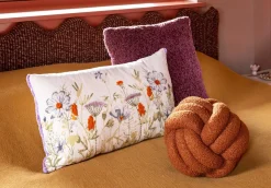 Hot XOOON Twisted kussen (30x30cm) in de kleur Naturel - COCOmaison